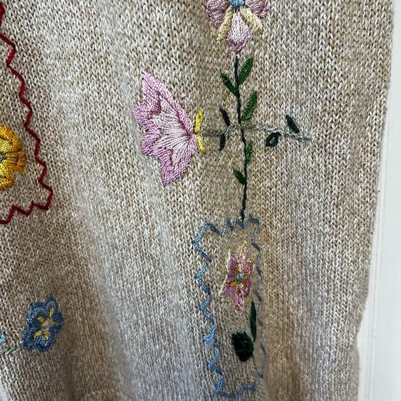 Embroidered Salon Studio by Haband XL - Picture 5 of 9